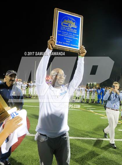 Thumbnail 3 in Animo Robinson vs. Sherman Oaks CES (CIF LACS 8-Man Final) photogallery.