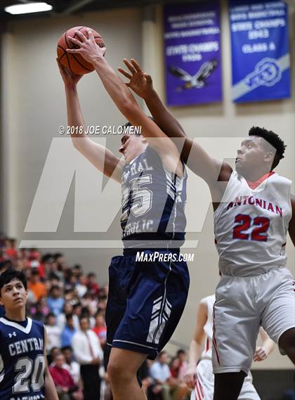 Thumbnail 1 in Antonian Prep vs Central Catholic photogallery.