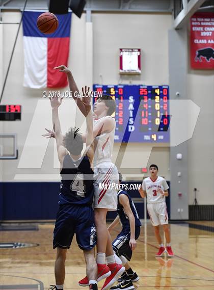 Thumbnail 3 in Antonian Prep vs Central Catholic photogallery.