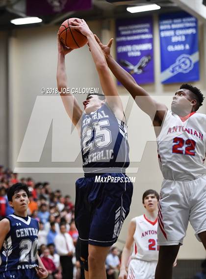 Thumbnail 3 in Antonian Prep vs Central Catholic photogallery.