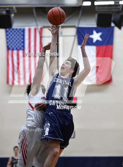Thumbnail 3 in Antonian Prep vs Central Catholic photogallery.