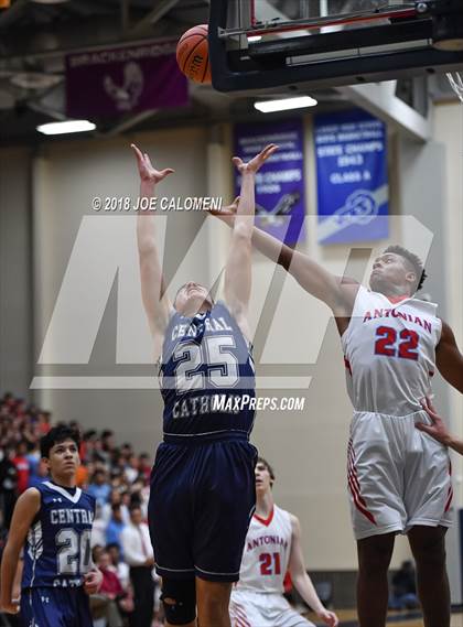 Thumbnail 2 in Antonian Prep vs Central Catholic photogallery.