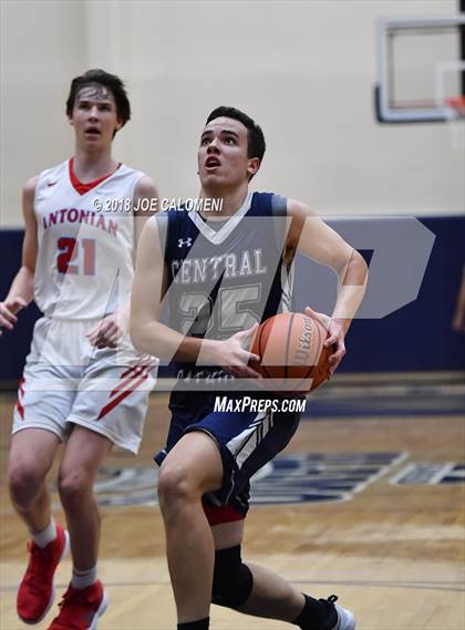 Thumbnail 3 in Antonian Prep vs Central Catholic photogallery.