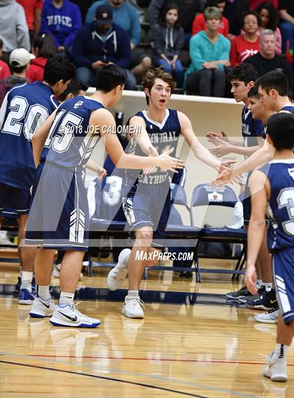 Thumbnail 3 in Antonian Prep vs Central Catholic photogallery.