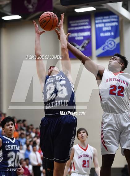 Thumbnail 2 in Antonian Prep vs Central Catholic photogallery.