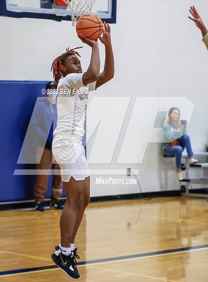Thumbnail 2 in McDonough vs Buford (Lemon Street Classic) photogallery.