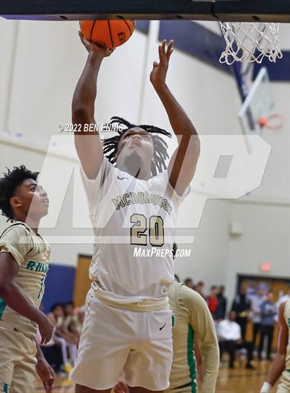 Thumbnail 2 in McDonough vs Buford (Lemon Street Classic) photogallery.