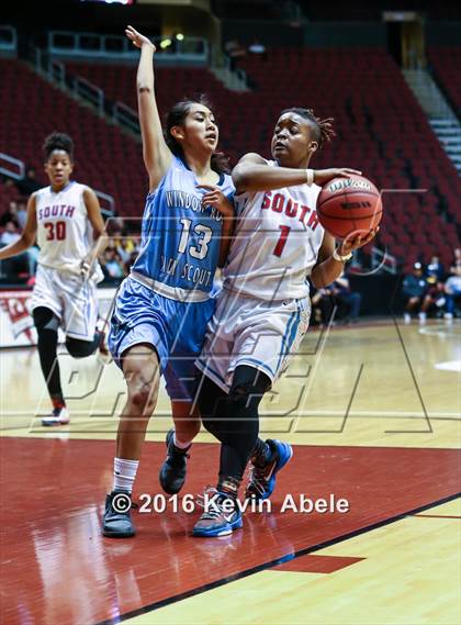 Thumbnail 3 in Window Rock vs South Mountain (AIA Div III Semifinal) photogallery.