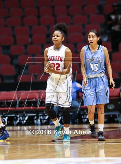 Thumbnail 2 in Window Rock vs South Mountain (AIA Div III Semifinal) photogallery.