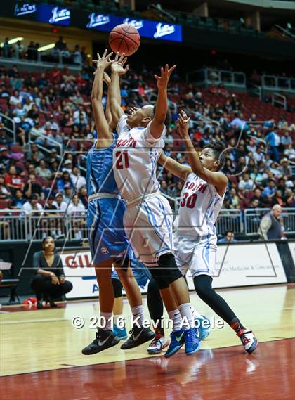 Thumbnail 3 in Window Rock vs South Mountain (AIA Div III Semifinal) photogallery.