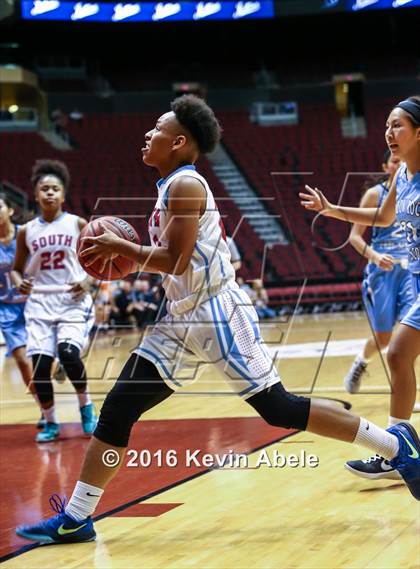 Thumbnail 3 in Window Rock vs South Mountain (AIA Div III Semifinal) photogallery.