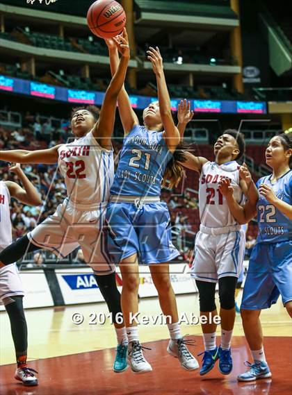 Thumbnail 3 in Window Rock vs South Mountain (AIA Div III Semifinal) photogallery.