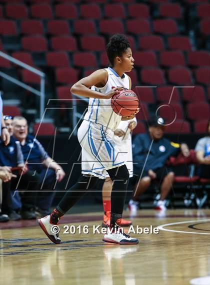 Thumbnail 3 in Window Rock vs South Mountain (AIA Div III Semifinal) photogallery.