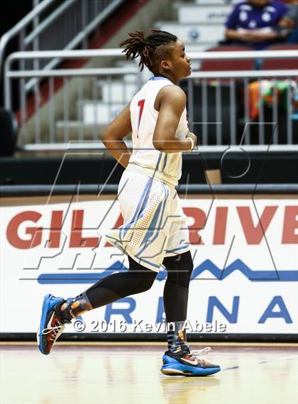 Thumbnail 3 in Window Rock vs South Mountain (AIA Div III Semifinal) photogallery.