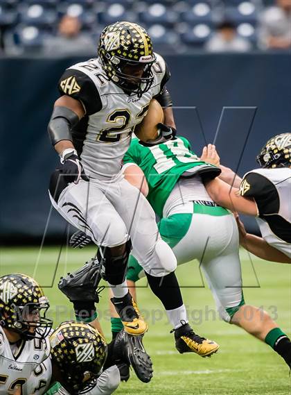 Thumbnail 3 in Brenham vs. Calhoun (UIL 4A D2 Semifinal) photogallery.