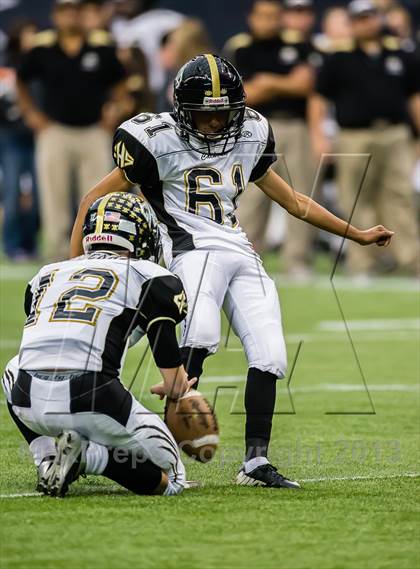 Thumbnail 2 in Brenham vs. Calhoun (UIL 4A D2 Semifinal) photogallery.