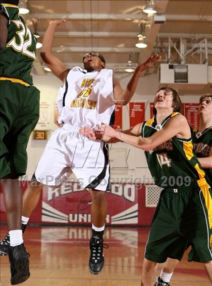 Thumbnail 2 in Bishop Montgomery vs. Kentridge (Sea Hawk Classic) photogallery.