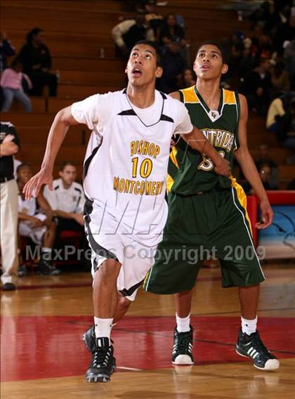 Thumbnail 1 in Bishop Montgomery vs. Kentridge (Sea Hawk Classic) photogallery.