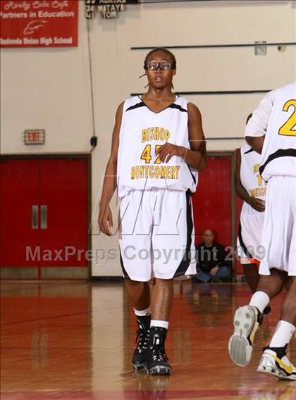 Thumbnail 2 in Bishop Montgomery vs. Kentridge (Sea Hawk Classic) photogallery.