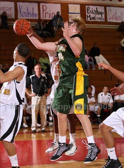 Thumbnail 2 in Bishop Montgomery vs. Kentridge (Sea Hawk Classic) photogallery.