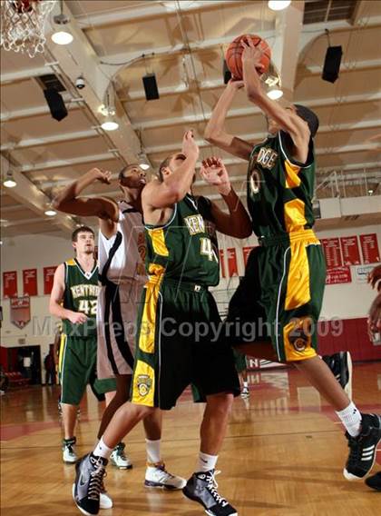 Thumbnail 3 in Bishop Montgomery vs. Kentridge (Sea Hawk Classic) photogallery.