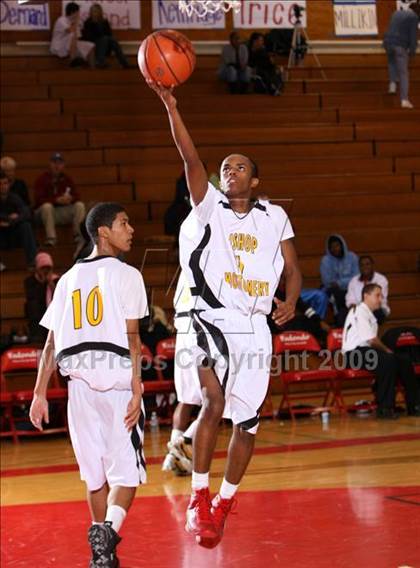 Thumbnail 2 in Bishop Montgomery vs. Kentridge (Sea Hawk Classic) photogallery.