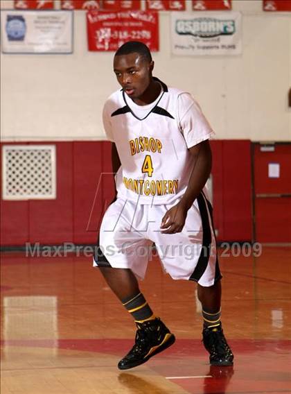Thumbnail 3 in Bishop Montgomery vs. Kentridge (Sea Hawk Classic) photogallery.