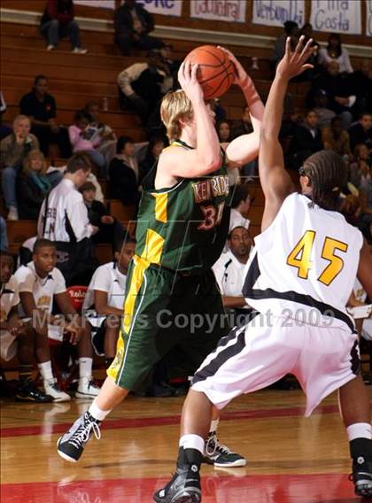 Thumbnail 1 in Bishop Montgomery vs. Kentridge (Sea Hawk Classic) photogallery.