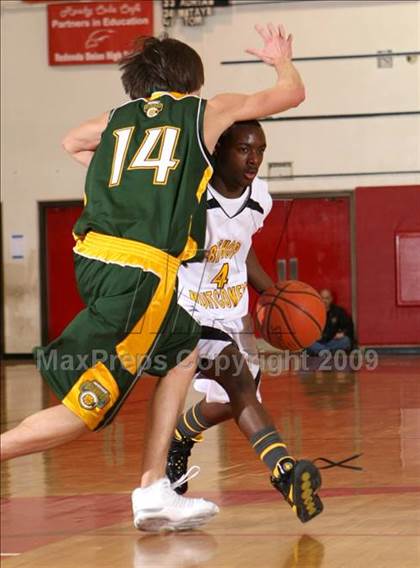 Thumbnail 2 in Bishop Montgomery vs. Kentridge (Sea Hawk Classic) photogallery.