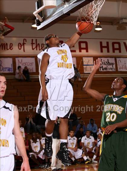 Thumbnail 2 in Bishop Montgomery vs. Kentridge (Sea Hawk Classic) photogallery.