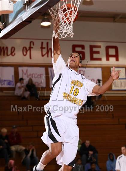 Thumbnail 2 in Bishop Montgomery vs. Kentridge (Sea Hawk Classic) photogallery.