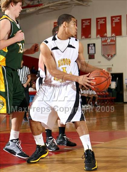 Thumbnail 2 in Bishop Montgomery vs. Kentridge (Sea Hawk Classic) photogallery.