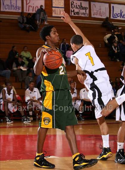 Thumbnail 3 in Bishop Montgomery vs. Kentridge (Sea Hawk Classic) photogallery.