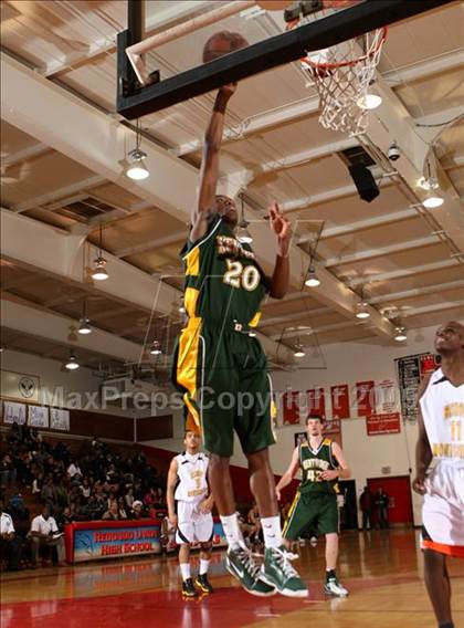 Thumbnail 2 in Bishop Montgomery vs. Kentridge (Sea Hawk Classic) photogallery.