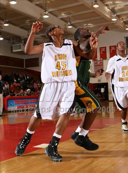 Thumbnail 2 in Bishop Montgomery vs. Kentridge (Sea Hawk Classic) photogallery.