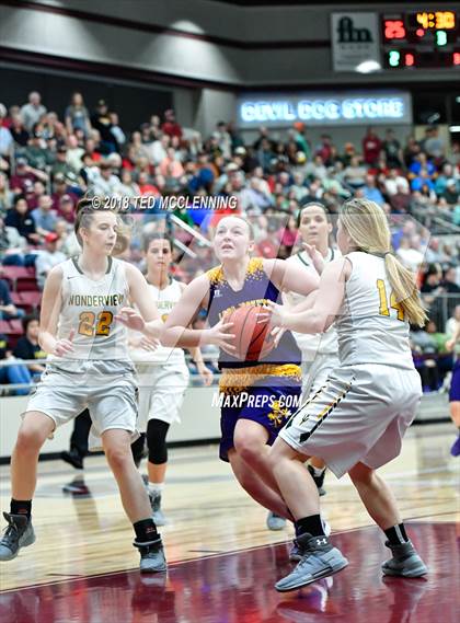 Thumbnail 2 in Wonderview vs. Bay (AAA 1A 2nd Round Playoff) photogallery.