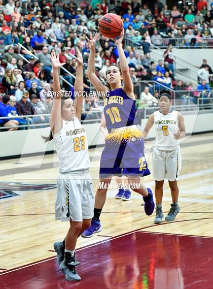 Thumbnail 3 in Wonderview vs. Bay (AAA 1A 2nd Round Playoff) photogallery.