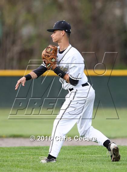 Thumbnail 3 in Fayetteville-Manlius vs. Henninger/Nottingham photogallery.