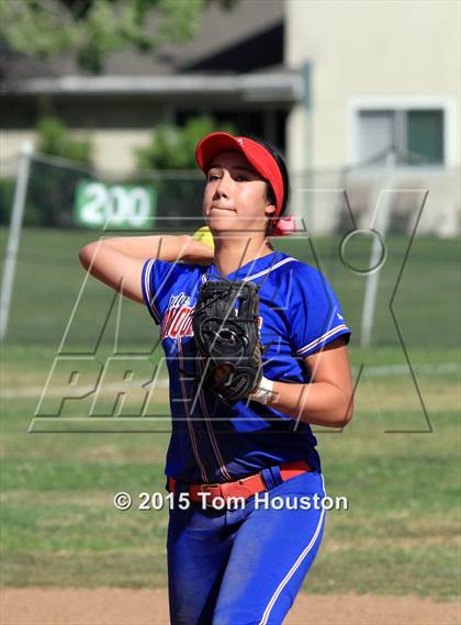 Thumbnail 2 in Bonita vs Los Altos photogallery.