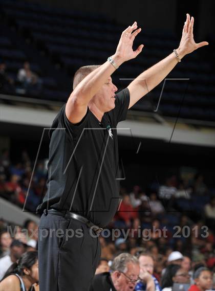 Thumbnail 3 in Santiago vs. Etiwanda (CIF SS D1AA Final) photogallery.