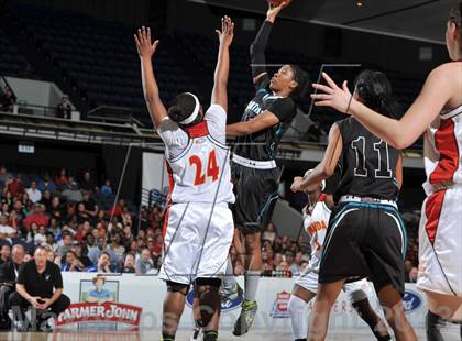 Thumbnail 3 in Santiago vs. Etiwanda (CIF SS D1AA Final) photogallery.