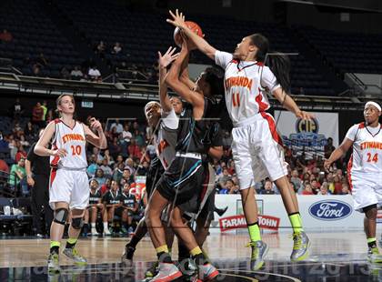 Thumbnail 1 in Santiago vs. Etiwanda (CIF SS D1AA Final) photogallery.