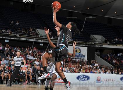 Thumbnail 2 in Santiago vs. Etiwanda (CIF SS D1AA Final) photogallery.