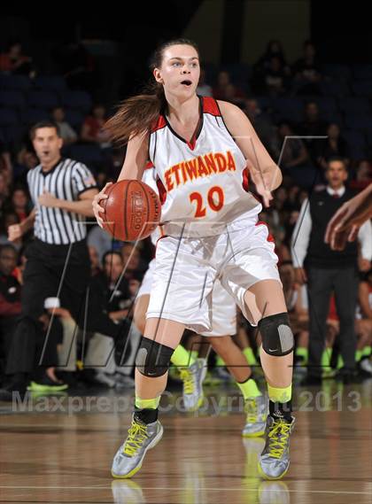 Thumbnail 3 in Santiago vs. Etiwanda (CIF SS D1AA Final) photogallery.