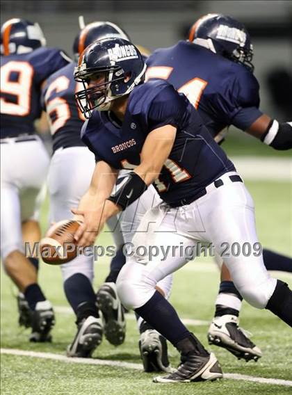 Thumbnail 1 in Edinburg North vs. Brandeis (Texas 5A Region 4 Playoffs) photogallery.