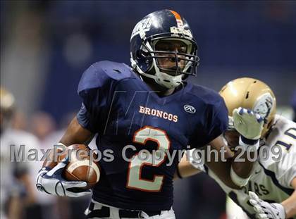 Thumbnail 3 in Edinburg North vs. Brandeis (Texas 5A Region 4 Playoffs) photogallery.