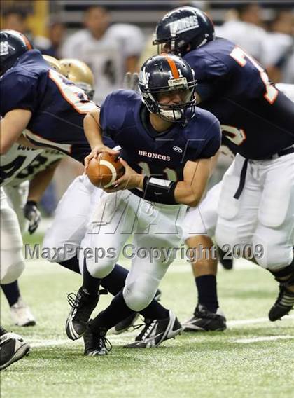 Thumbnail 1 in Edinburg North vs. Brandeis (Texas 5A Region 4 Playoffs) photogallery.