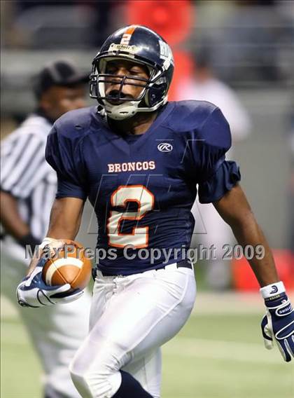 Thumbnail 2 in Edinburg North vs. Brandeis (Texas 5A Region 4 Playoffs) photogallery.
