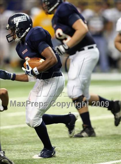 Thumbnail 3 in Edinburg North vs. Brandeis (Texas 5A Region 4 Playoffs) photogallery.