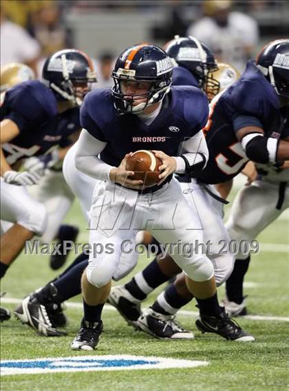 Thumbnail 3 in Edinburg North vs. Brandeis (Texas 5A Region 4 Playoffs) photogallery.